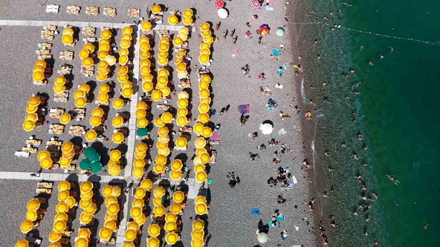 Antalya’da Termometreler 41 Dereceyi Gösterdi, Hissedilen Sıcaklık Bunalttı