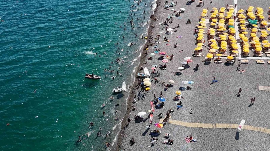 Antalya’da Termometreler 41 Dereceyi Gösterdi, Hissedilen Sıcaklık Bunalttı