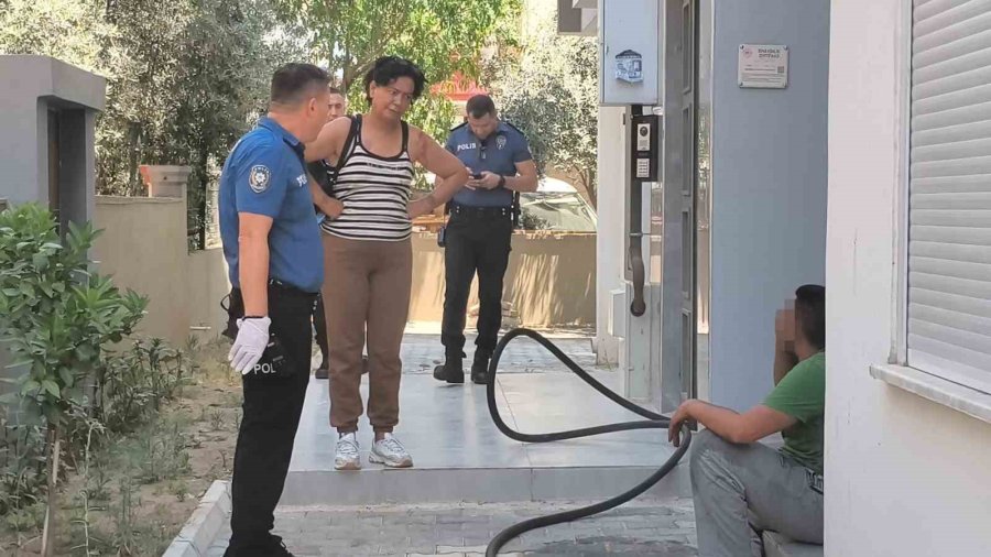 Annesine Sinirlendi Kendini Eve Kapatıp Yakmaya Çalıştı, Mahallede Korku Ve Öfke Dolu Anlar