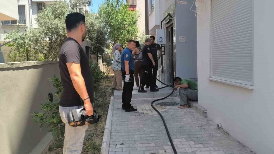 Annesine Sinirlendi Kendini Eve Kapatıp Yakmaya Çalıştı, Mahallede Korku Ve Öfke Dolu Anlar