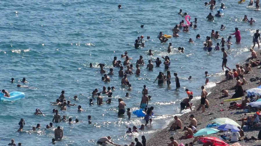 Antalya’da Termometreler 41 Dereceyi Gösterdi, Hissedilen Sıcaklık Bunalttı
