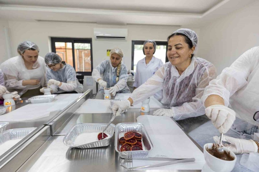 Mersin’de Coğrafi İşaretli Kan Portakalı Yeni Bir Ürüne Dönüştü