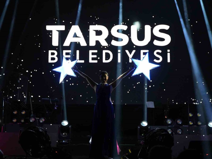 Yks Sonrası Gençler Derya Uluğ Konserinde Buluştu