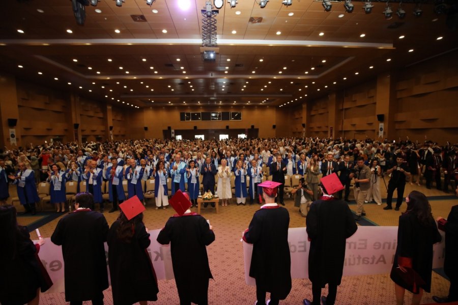 Aü Tıp Fakültesi’nde 238 Genç Hekim Yemin Ederek Mezun Oldu