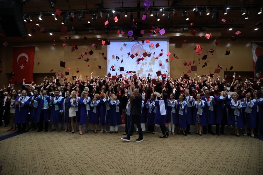 Aü Tıp Fakültesi’nde 238 Genç Hekim Yemin Ederek Mezun Oldu