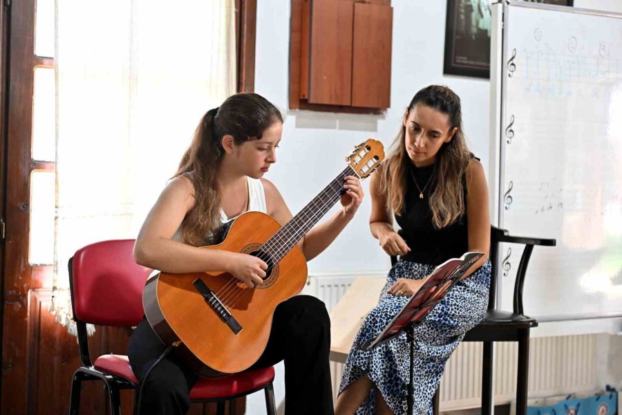 Muratpaşa’da Yaz, Sanat Kurlarıyla Renkleniyor