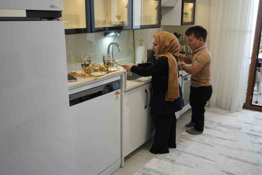 Boyları Küçük, Aşkları Çok Büyük