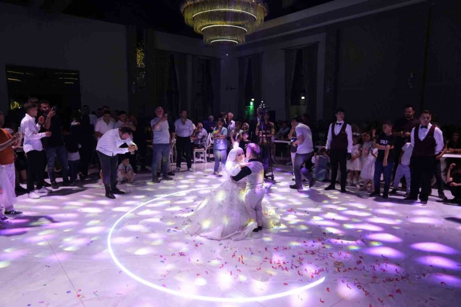 Boyları Küçük, Aşkları Çok Büyük