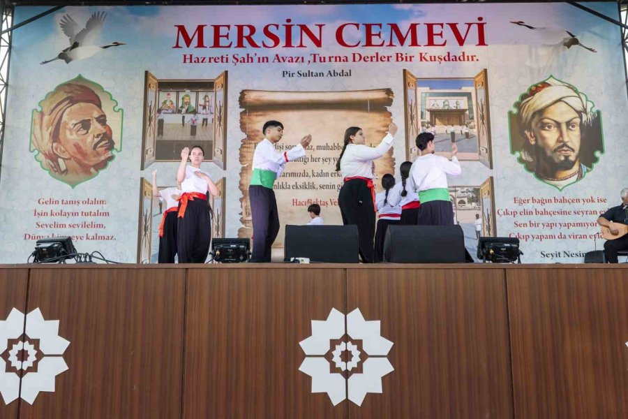 Mersin’de Geleneksel Aşure Programı Yoğun Katılımla Düzenlendi