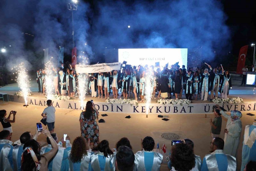 Alkü Tıp Fakültesi’nde 90 Genç Hekim Mezun Oldu