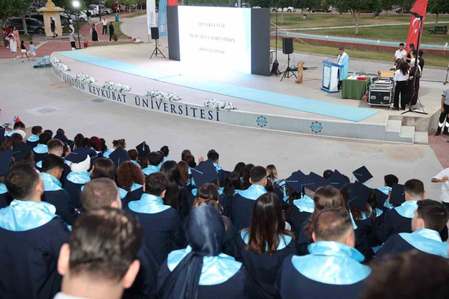 Alkü Tıp Fakültesi’nde 90 Genç Hekim Mezun Oldu