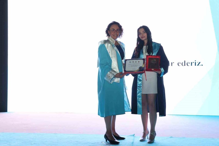 Alkü Tıp Fakültesi’nde 90 Genç Hekim Mezun Oldu