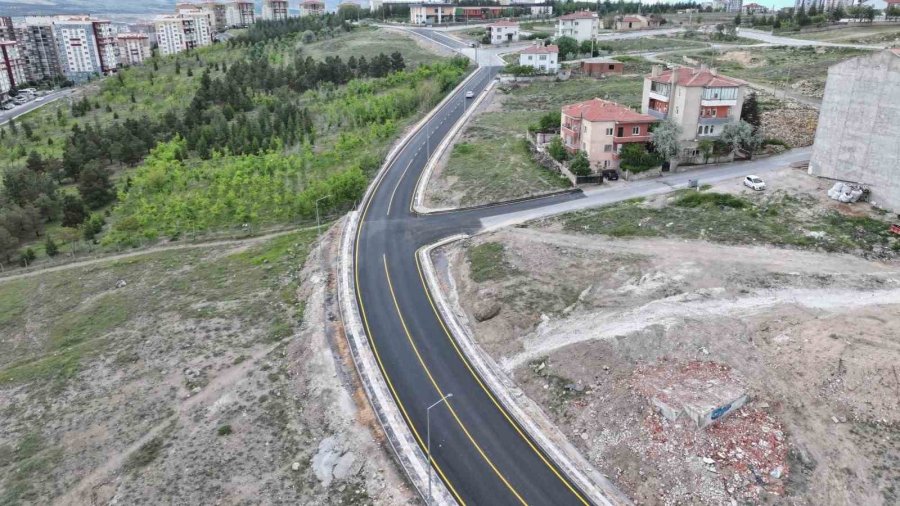 Niğde’de Altyapısı Tamamlanan Yollar Sıcak Asfaltla Yenileniyor