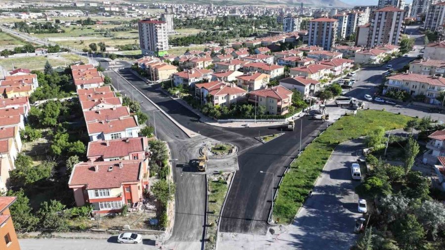 Niğde’de Altyapısı Tamamlanan Yollar Sıcak Asfaltla Yenileniyor