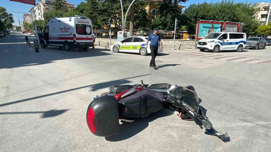 Karaman’da Motosikletler Çarpıştı: 2 Yaralı