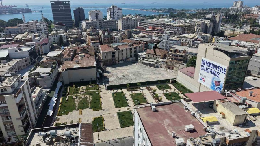 Mersin’de Zafer Çarşısında Dönüşüm Sürüyor