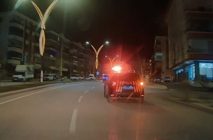 Alkollü Sürücü İle Polisin Nefes Kesen Kovalamacası Kamerada