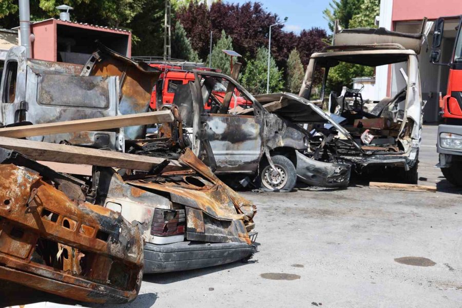 Araç Yangınları Sürücülerin Korkulu Rüyası: Gizli Tehlike İhmalle Büyüyor