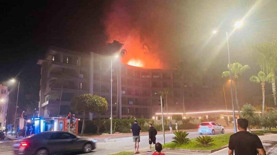 Alanya’da Otelin Çatı Katında Yangın: Konaklayan Misafirler Tedbir Amaçlı Tahliye Edildi