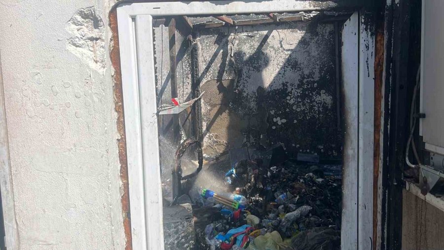 Alanya’da 5 Yıldızlı Otelin Geri Dönüşüm Deposundaki Yangın Korkuttu