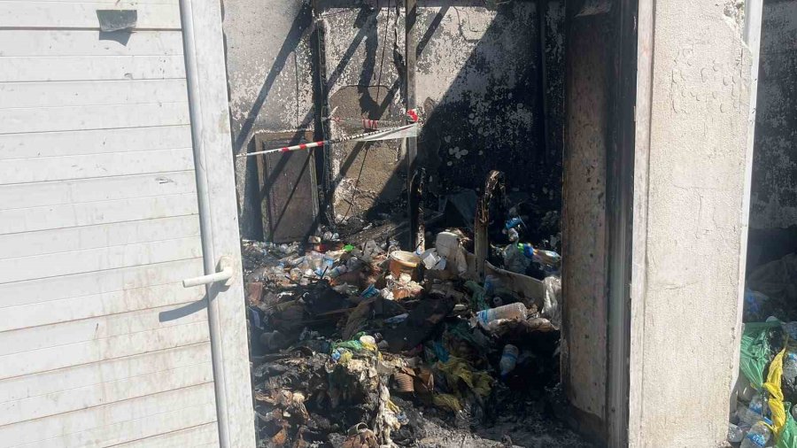 Alanya’da 5 Yıldızlı Otelin Geri Dönüşüm Deposundaki Yangın Korkuttu