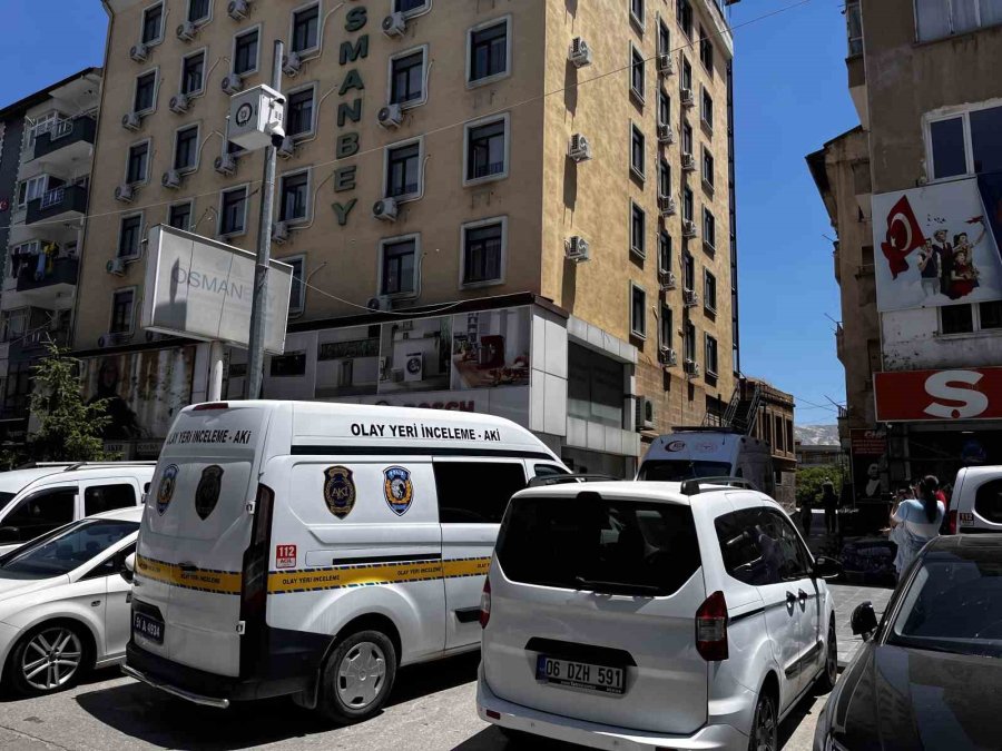 53 Yaşındaki Adam Otel Odasında Ölü Bulundu