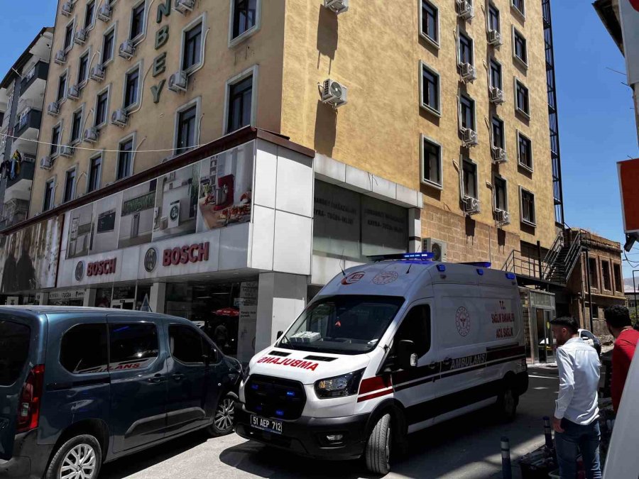 53 Yaşındaki Adam Otel Odasında Ölü Bulundu