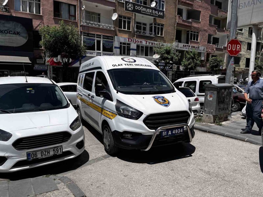 53 Yaşındaki Adam Otel Odasında Ölü Bulundu
