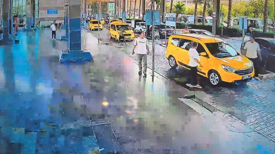 Otogarın Dışındaki Çuvala Gizlediği Bıçağı Alıp 2 Güvenlik Görevlisini Yaraladı