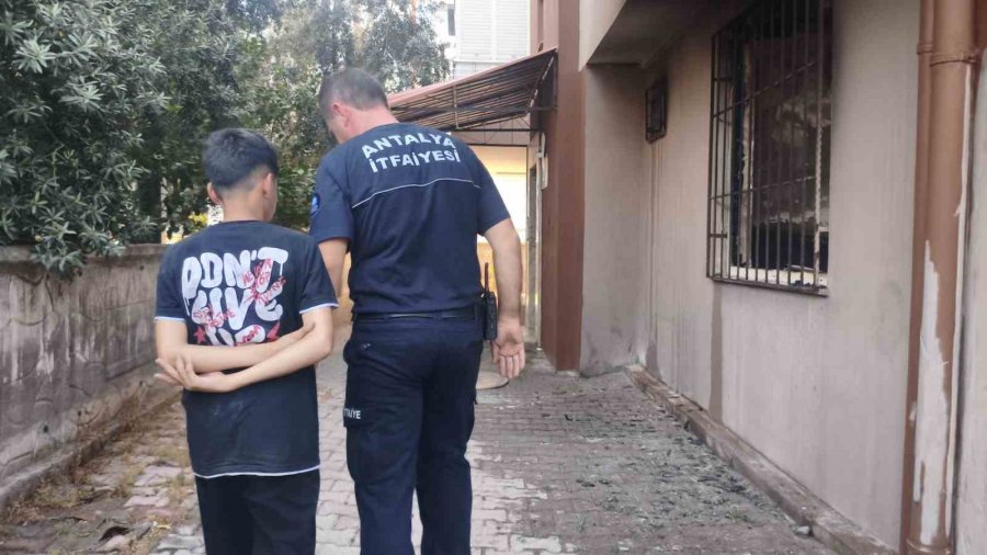 Antalya’da 13 Yaşındaki Çocuk Çakmakla Oynarken Evi Yaktı