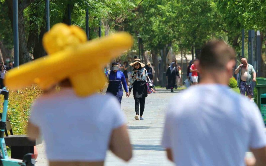 Antalya’da Nem Yüzde 86’lara Ulaştı, Kentin Üzeri Nem Bulutları İle Kaplandı