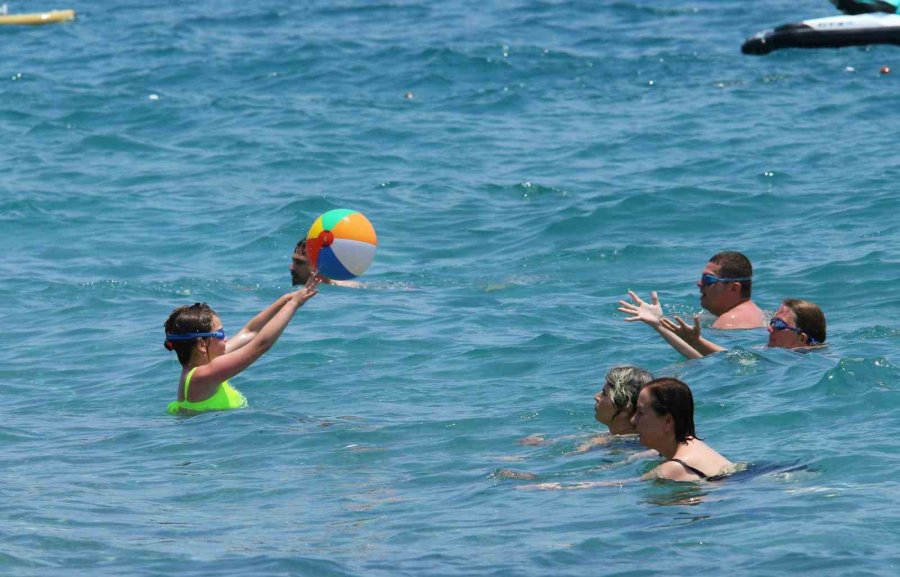 Antalya’da Nem Yüzde 86’lara Ulaştı, Kentin Üzeri Nem Bulutları İle Kaplandı