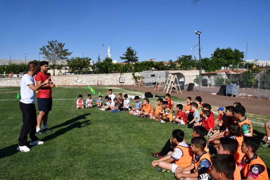 Karaman’da İl Özel İdaresi’nin Ücretsiz Yaz Futbol Kursu Başladı