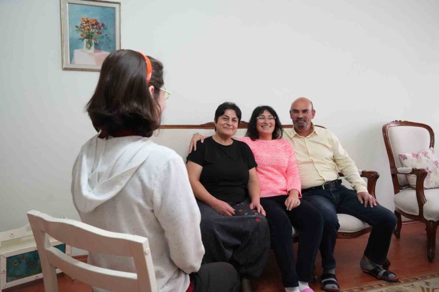 Koruyucu Aile Olup Bir Çocuğun Hayatını Değiştirdiler