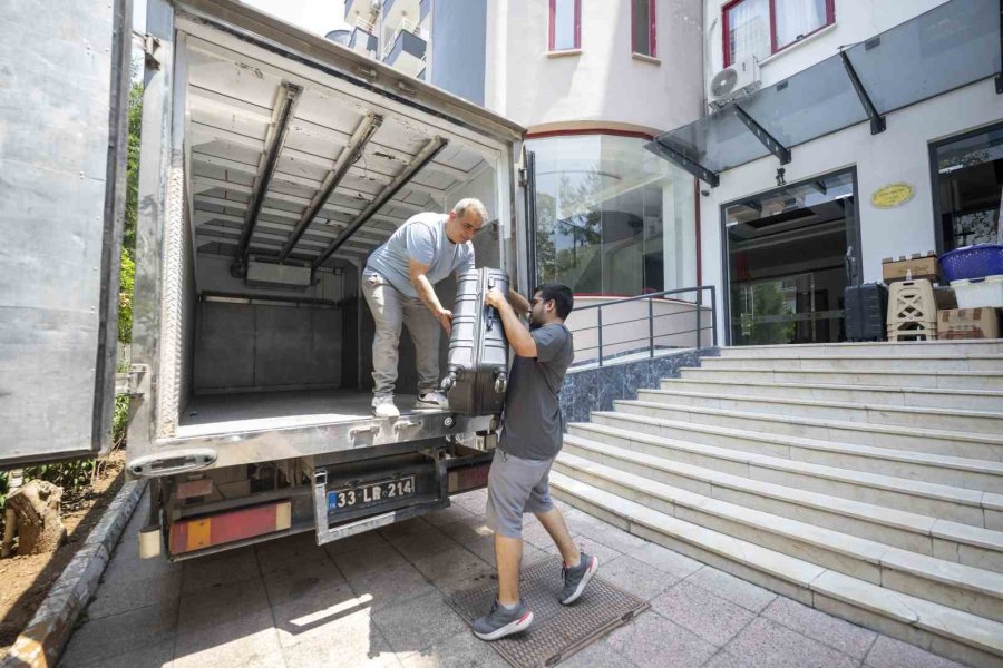 Mersin’de Üniversitelilere Ücretsiz Taşınma Desteği