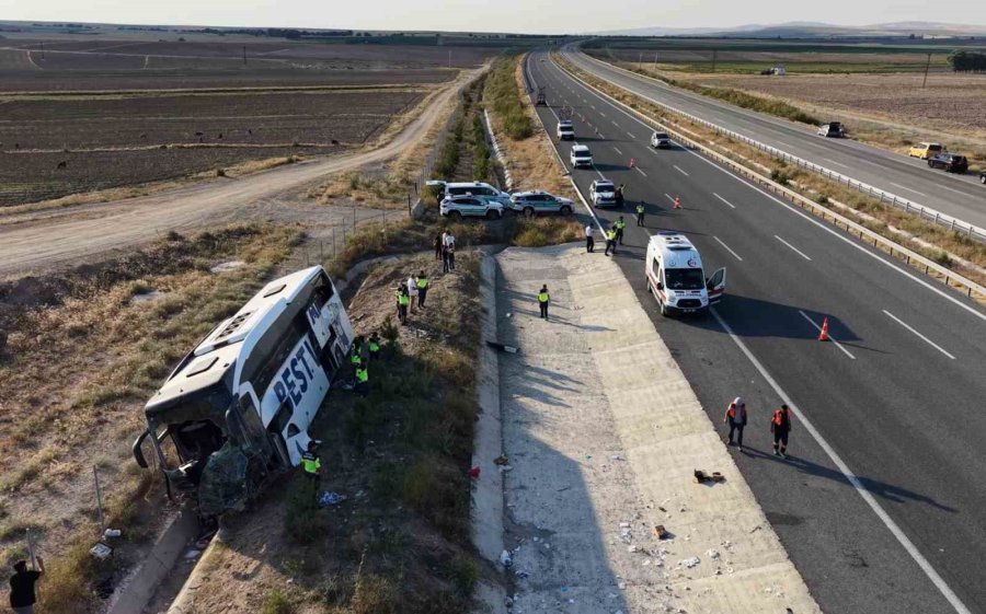 Aksaray’da Yolcu Otobüsü Şarampole Devrildi: 44 Yaralı