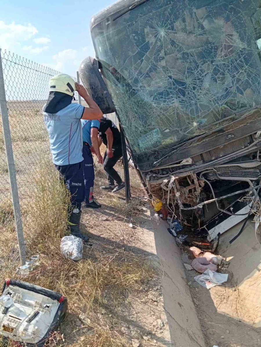 Aksaray’da Yolcu Otobüsü Şarampole Devrildi: 44 Yaralı