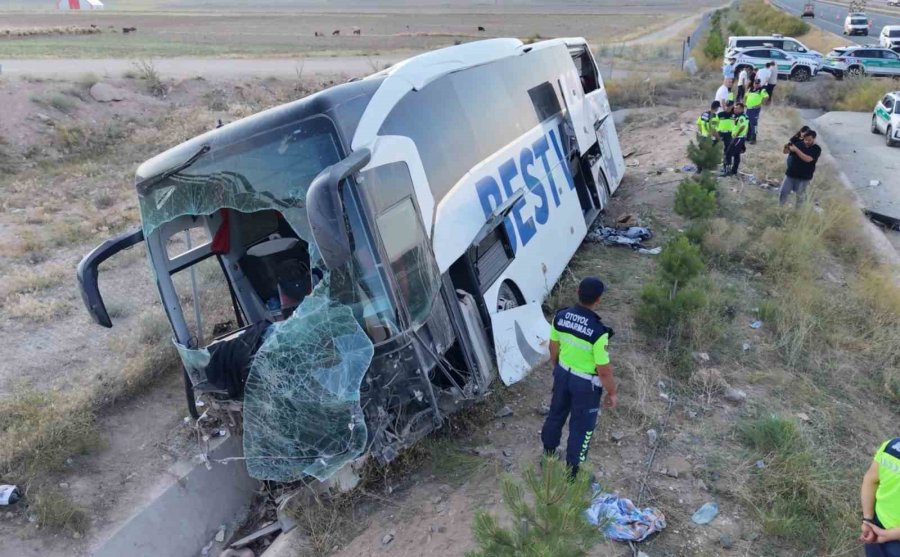 Aksaray’da Yolcu Otobüsü Şarampole Devrildi: 44 Yaralı