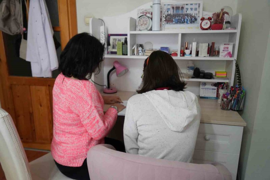 Koruyucu Aile Olup Bir Çocuğun Hayatını Değiştirdiler