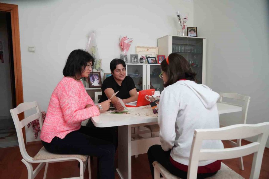 Koruyucu Aile Olup Bir Çocuğun Hayatını Değiştirdiler