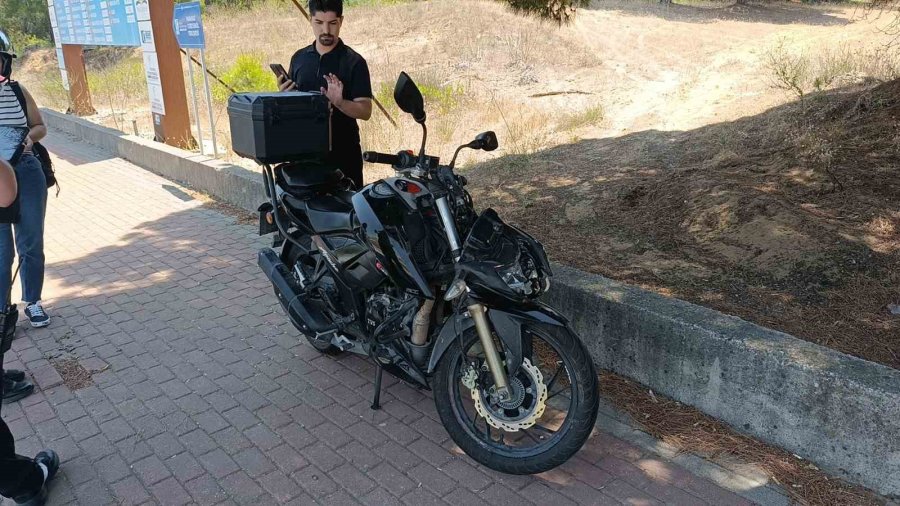 Otel Servisiyle Çarpışan Motosikletli Yaralandı