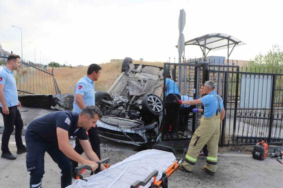 Karaman’da Takla Atan Otomobildeki 4 Üniversite Öğrencisi Yaralandı