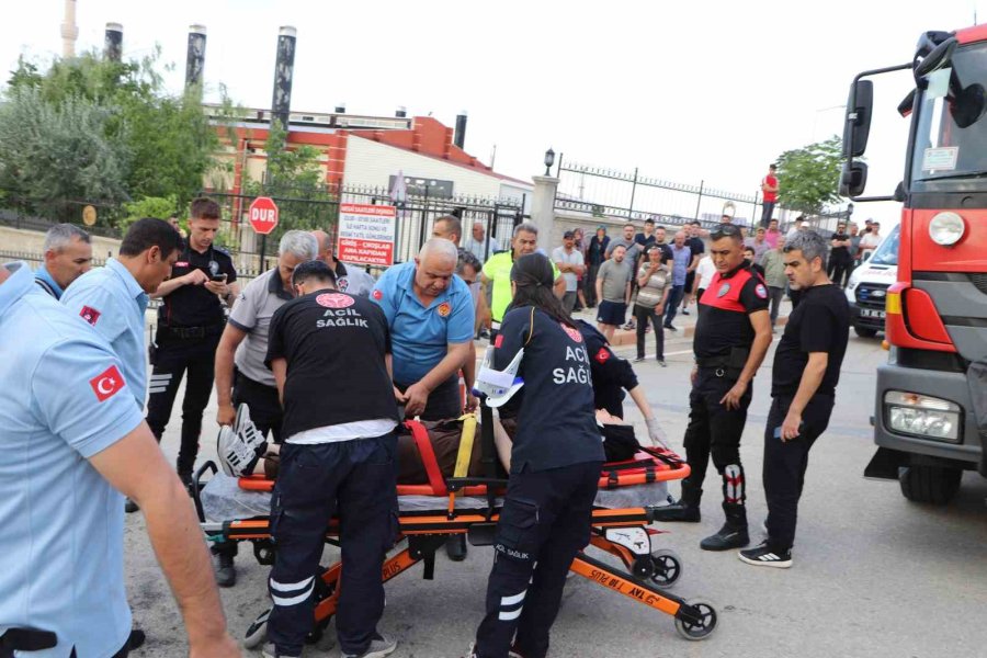 Karaman’da Takla Atan Otomobildeki 4 Üniversite Öğrencisi Yaralandı