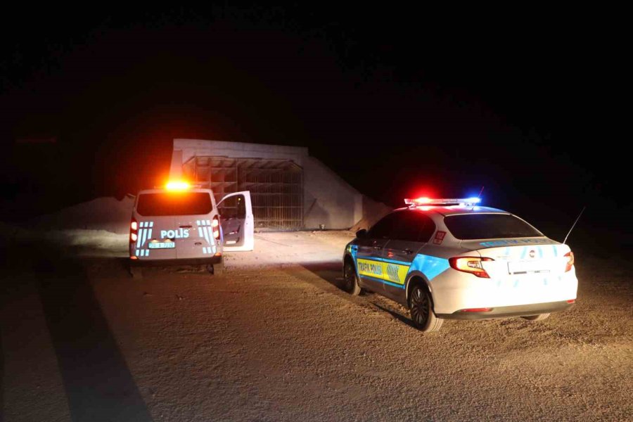 Köprü İnşaatının İskele Demirlerine Çarpan Motosikletli Ağır Yaralandı