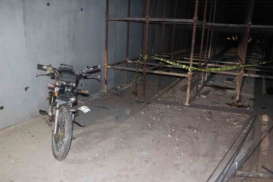 Köprü İnşaatının İskele Demirlerine Çarpan Motosikletli Ağır Yaralandı
