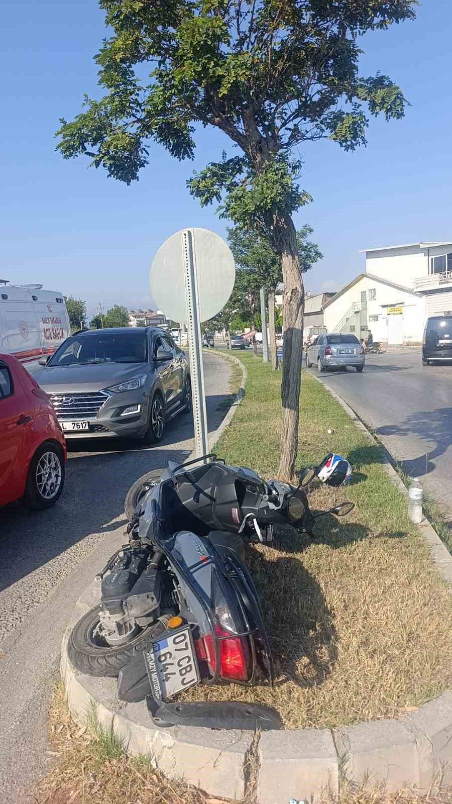 Manavgat’ta Otomobil İle Motosiklet Çarpıştı: 1 Yaralı