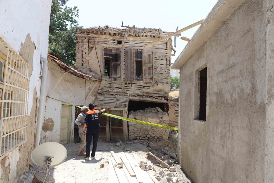 Karaman’da Duvarı Yıkılan Metruk Ev İçin Önlem Alındı