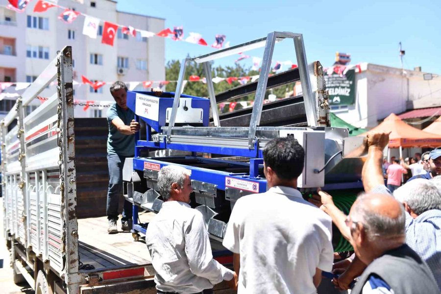 Gülnarlı Üreticilere Fide, Ekipman Ve Sulama Desteği