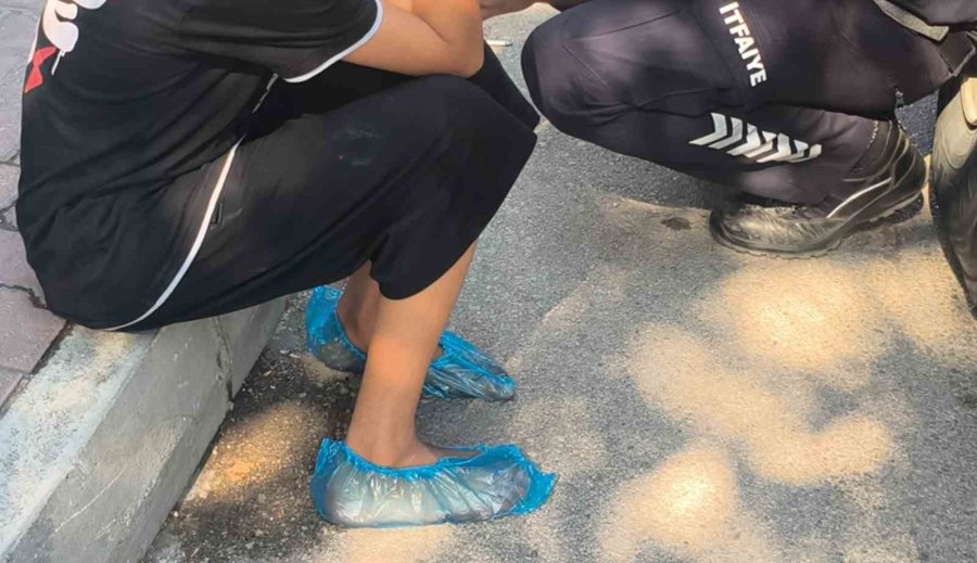İtfaiye Erleri Yangından Kurtulan Çocuğu Yalnız Bırakmadı: "allah Çocuğumu Korumuş"