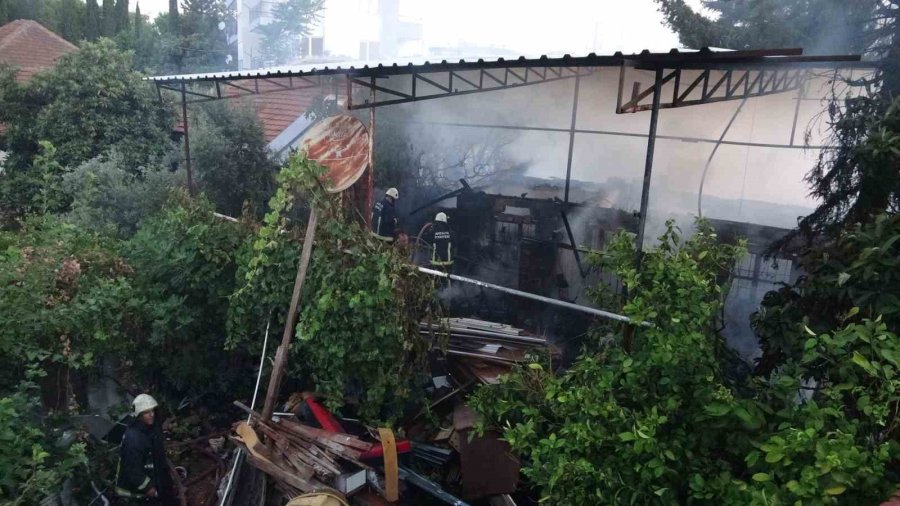 40 Yıllık Emeği Gözlerinin Önünde Küle Döndü